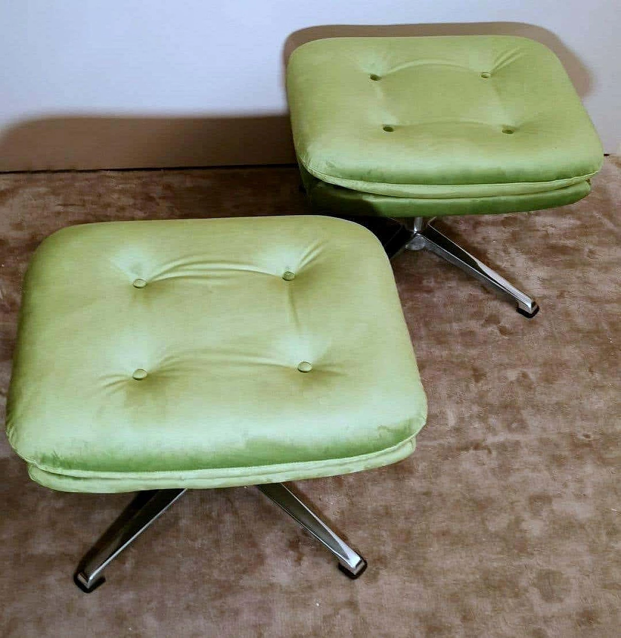 Pair of poufs with velvet cushions and aluminum frame, 1960s 3