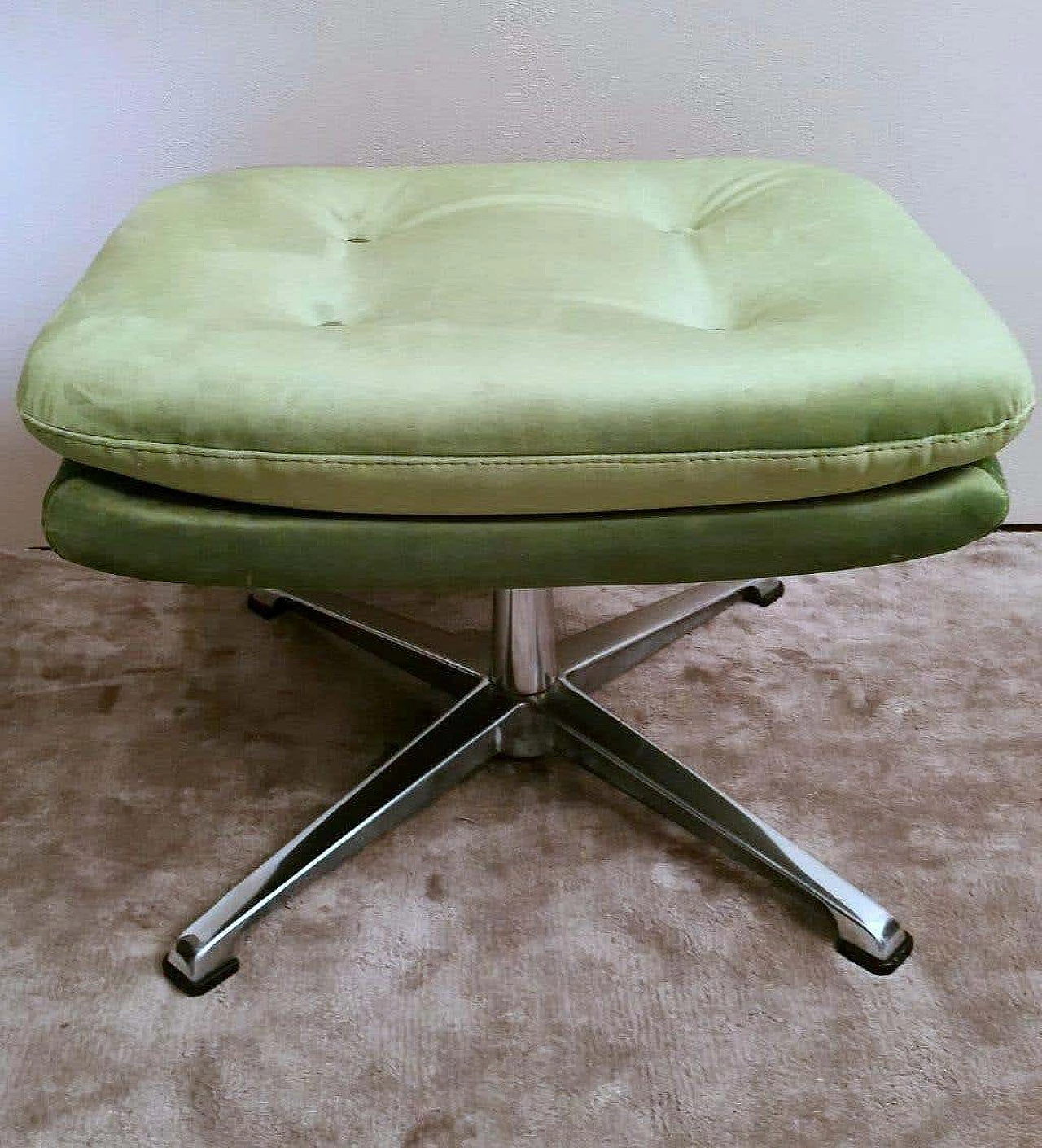 Pair of poufs with velvet cushions and aluminum frame, 1960s 6