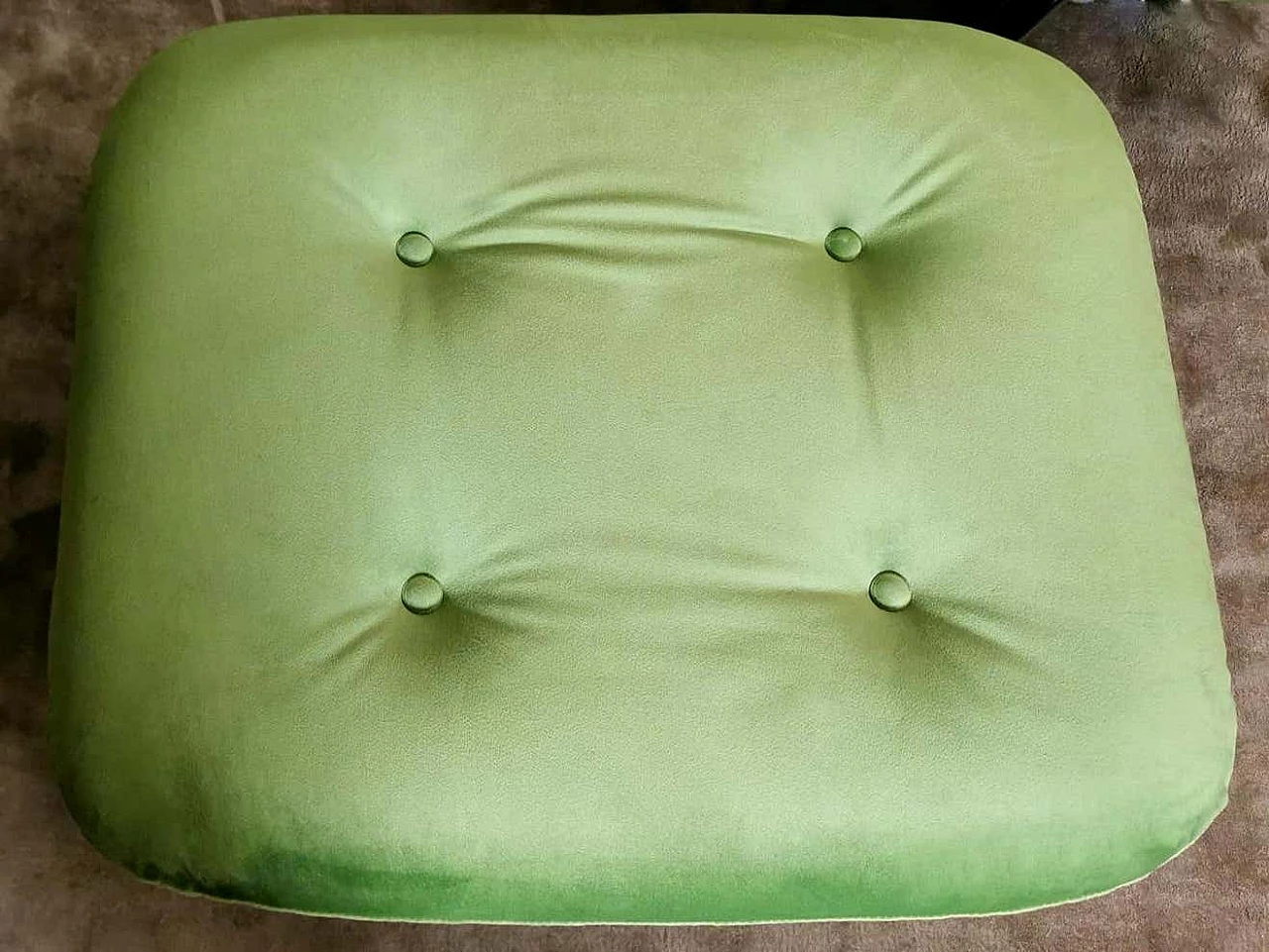Pair of poufs with velvet cushions and aluminum frame, 1960s 12