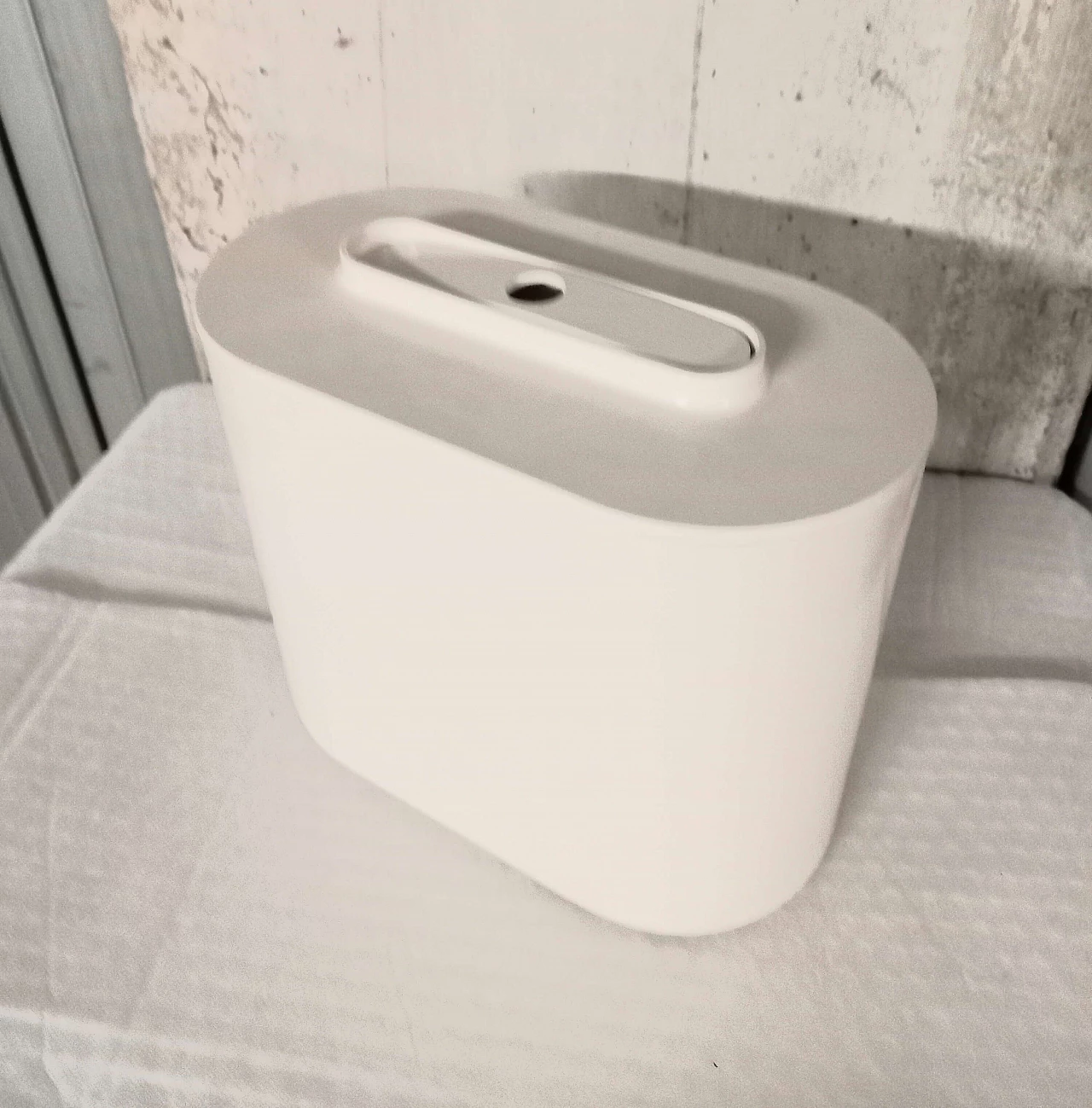 Ice bucket with pliers by Giotto Stoppino for Kartell 2