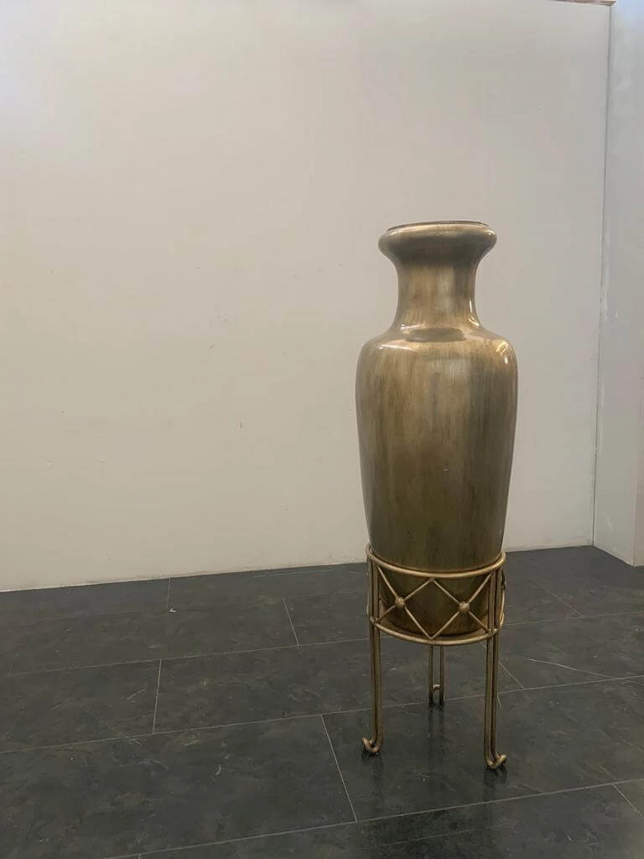 Grande vaso in ceramica con base in ferro battuto, anni '50 10