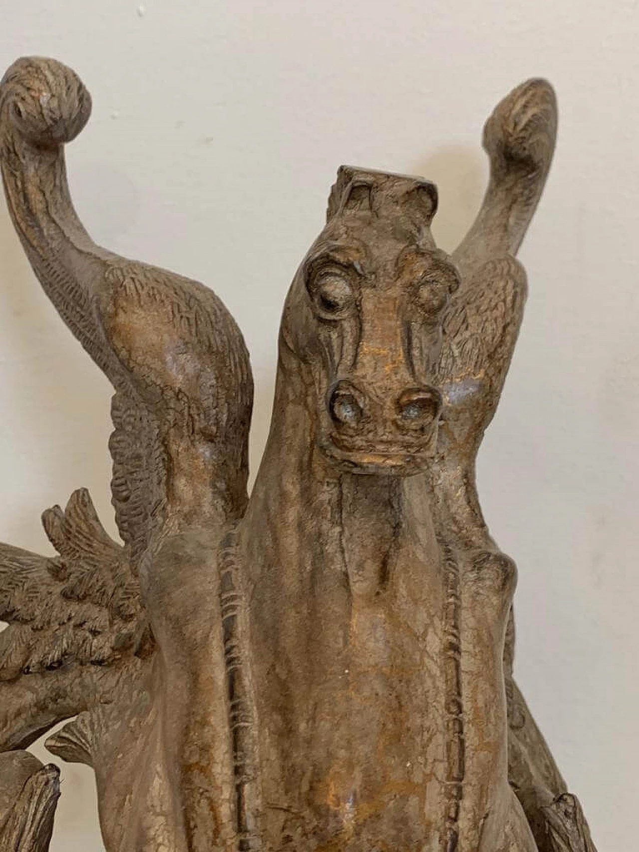 Scultura di Pegaso su astrolabio di Lam Lee Group Dallas, 1990 5