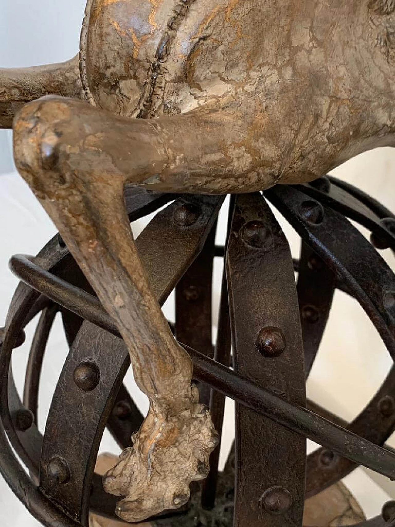 Scultura di Pegaso su astrolabio di Lam Lee Group Dallas, 1990 10