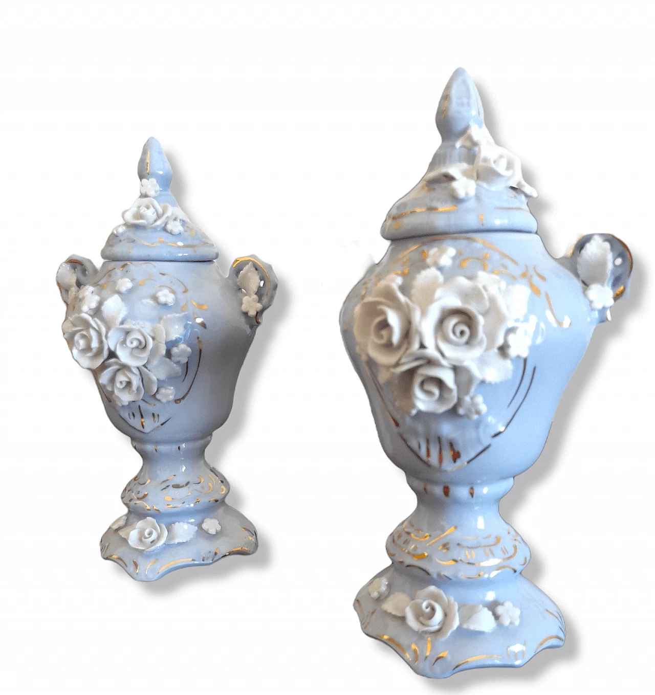 Capodimonte porcelain vase with white floral decorations, 1950s 2