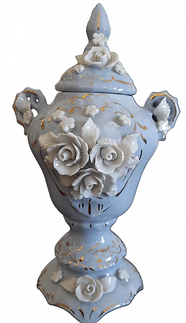 Vaso in porcellana di Capodimonte con applicazioni floreali bianche, anni '50