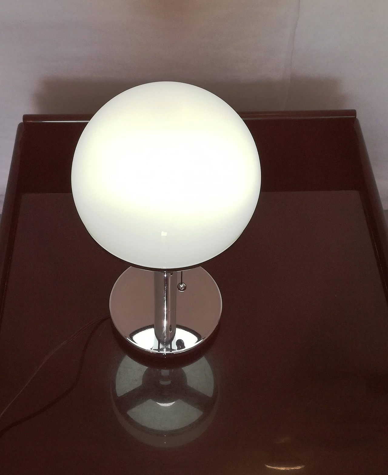 Lampada con diffusore in vetro opalino in stile Bauhaus, anni 2000 3