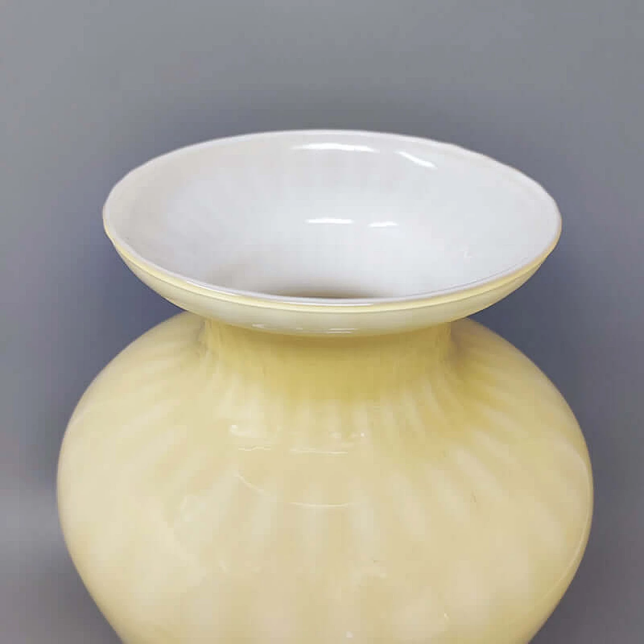 Vaso in vetro di Murano beige, anni '60 3