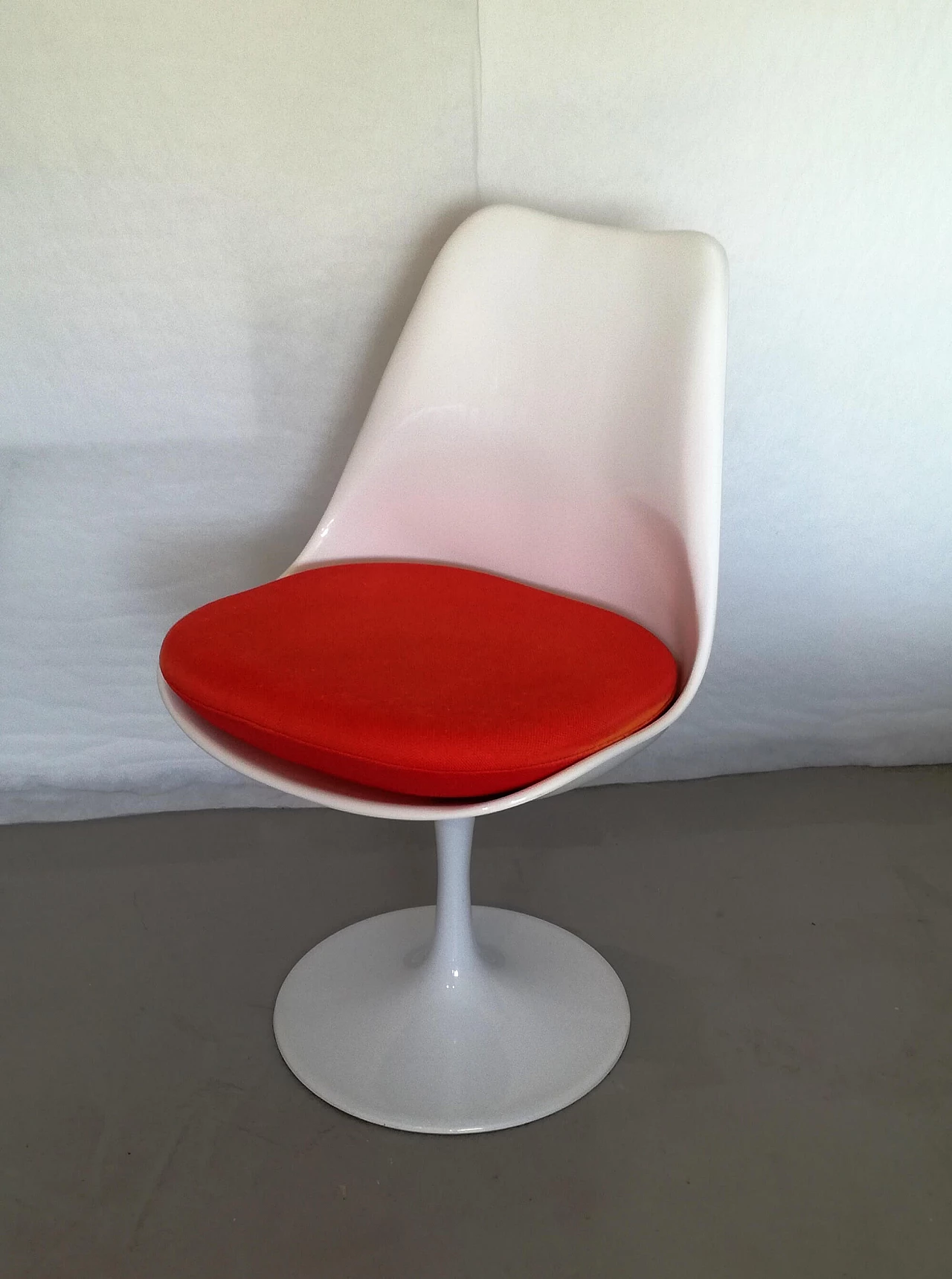 Chair inspired by the Tulip model for Knoll, 2000s 1