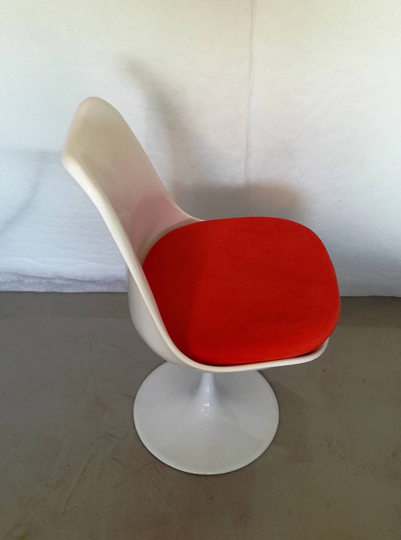 Chair inspired by the Tulip model for Knoll, 2000s 2