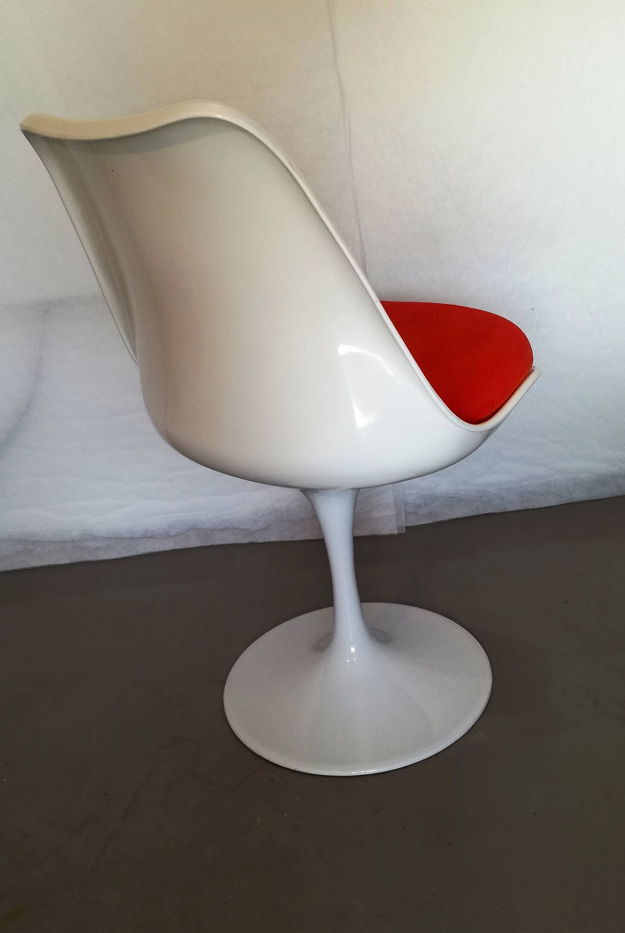 Chair inspired by the Tulip model for Knoll, 2000s 3