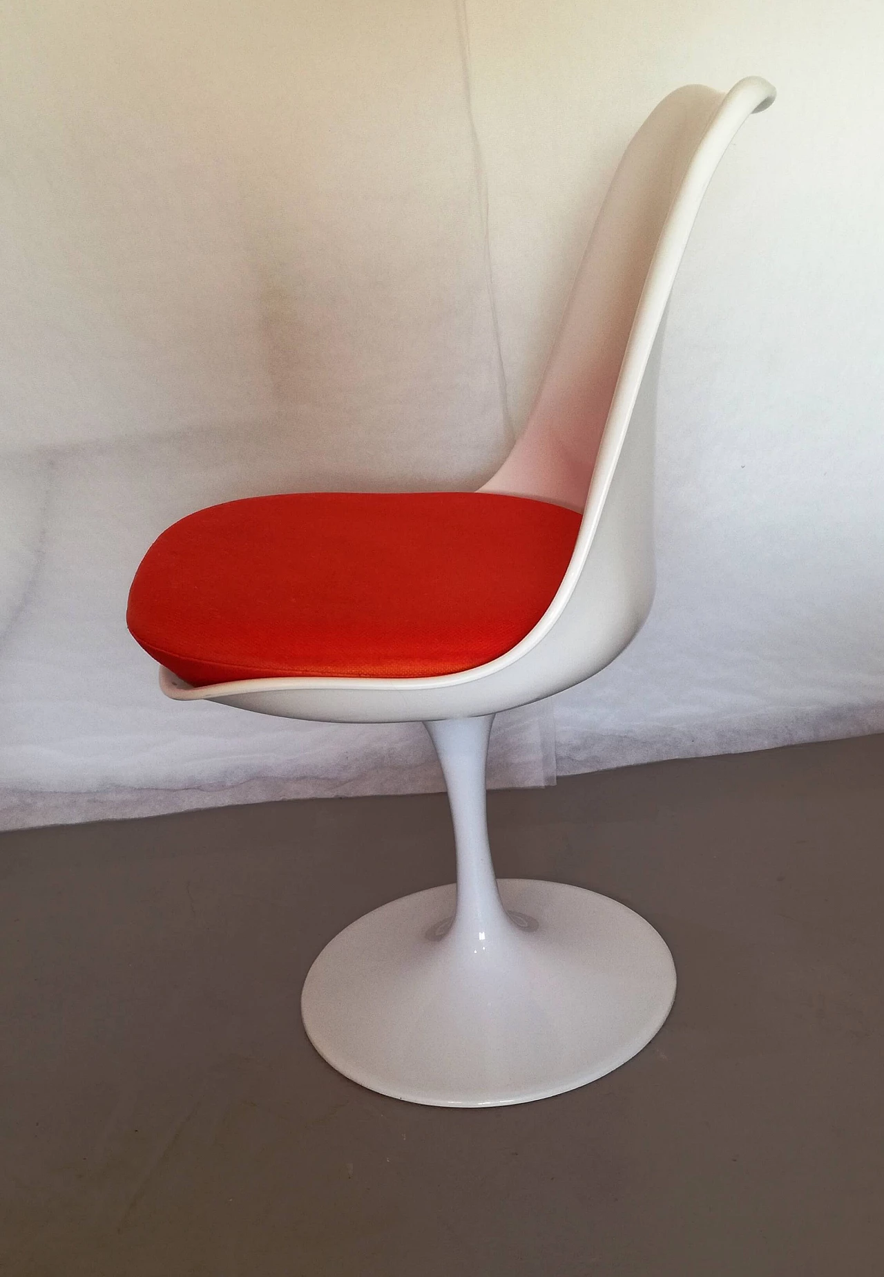 Chair inspired by the Tulip model for Knoll, 2000s 5