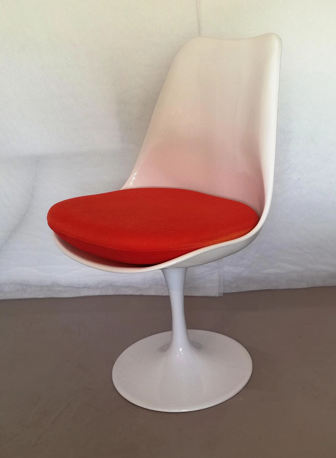 Chair inspired by the Tulip model for Knoll, 2000s 7