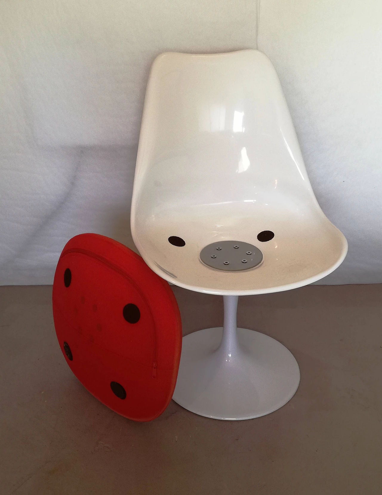 Sedia ispirata al modello Tulip per Knoll, anni 2000 13