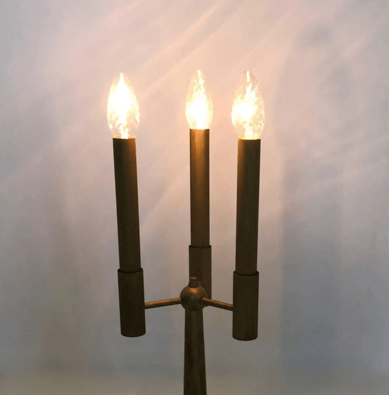 Three-armed brass table lamp with candelabra design, 1950s 5