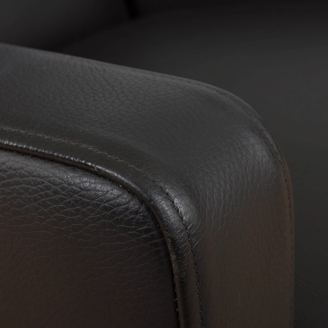 4 Recliner armchairs in black leather by Skipper, 1980s 15