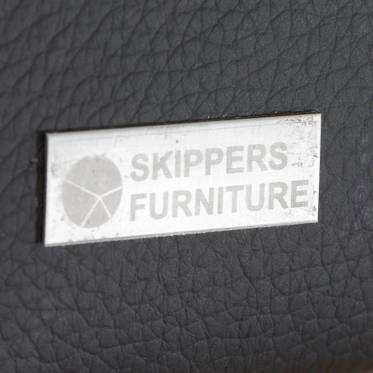 4 Recliner armchairs in black leather by Skipper, 1980s 17