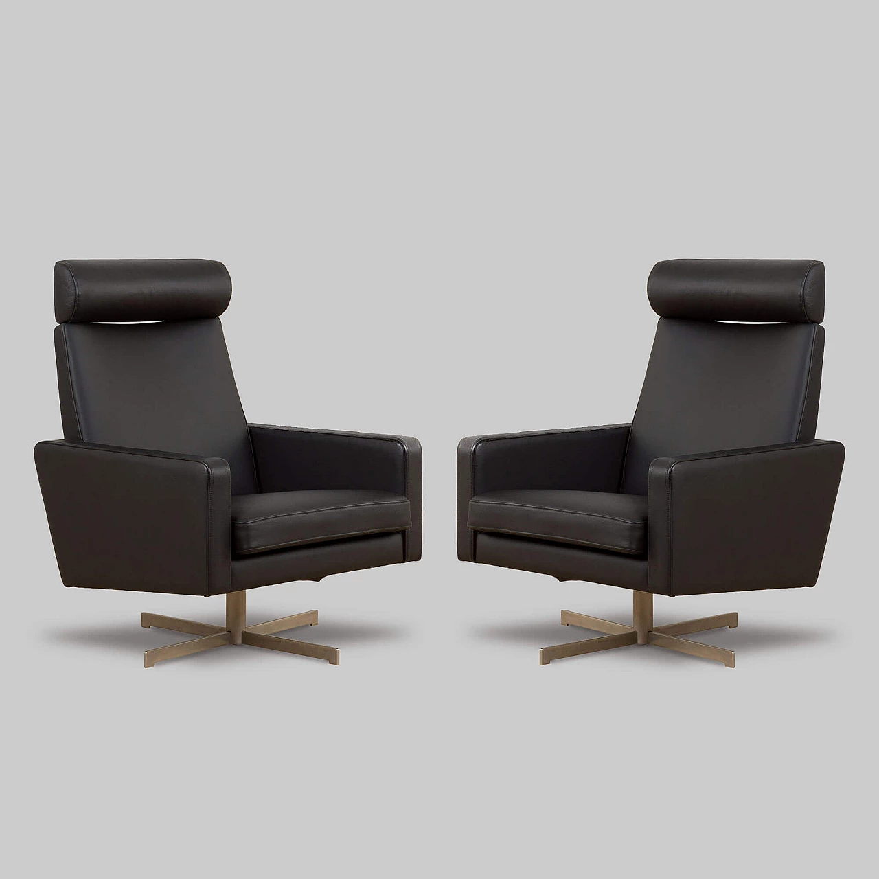 Pair of black leather recliners by Skipper, 1980s 1