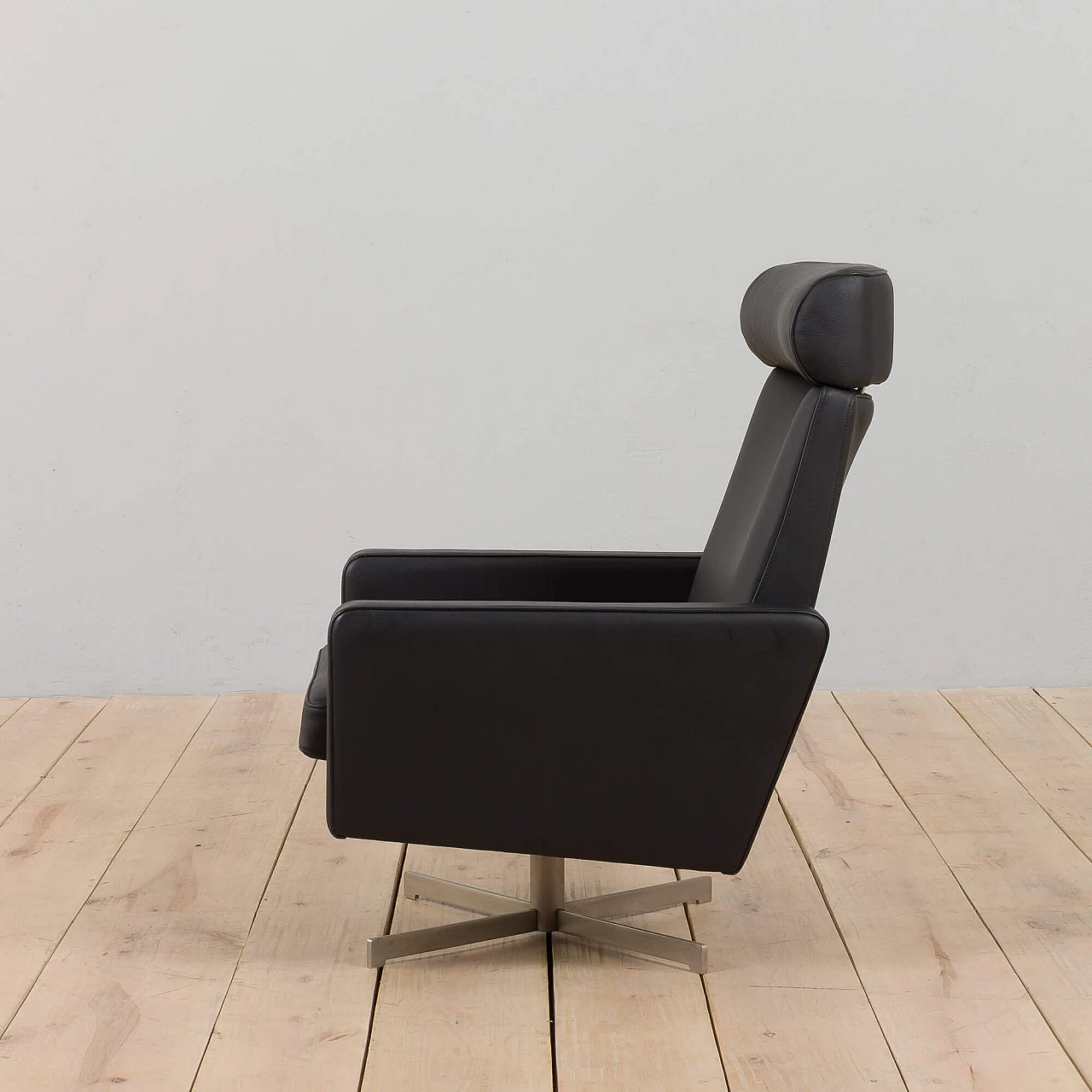 Coppia di poltrone reclinabili in pelle nera di Skipper, anni '80 7