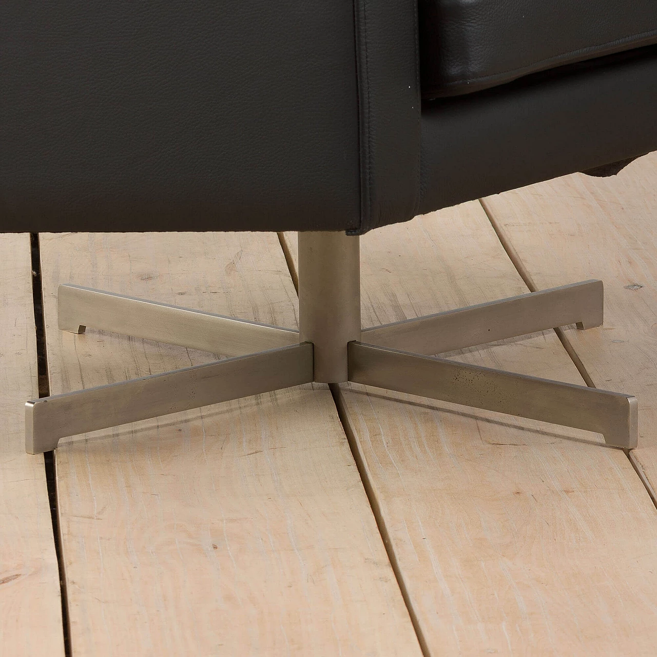 Coppia di poltrone reclinabili in pelle nera di Skipper, anni '80 14