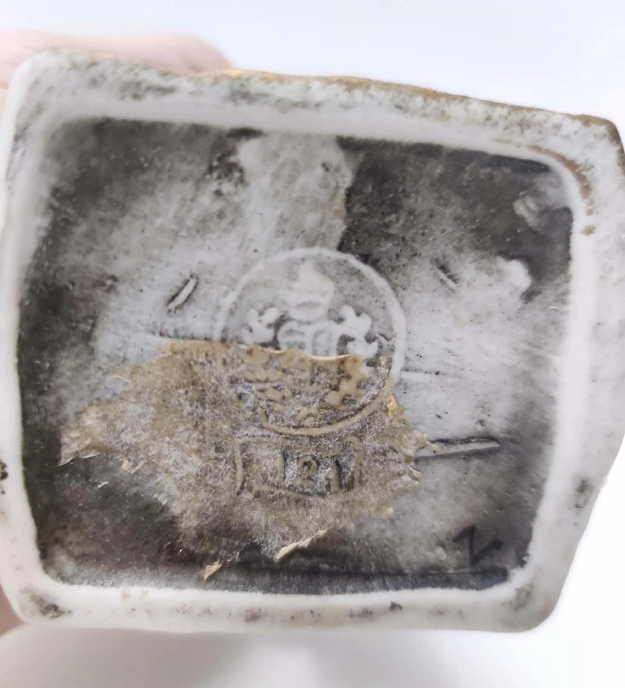 Coppia di bottiglie da liquore in ceramica raffiguranti un re e una regina, anni '60 6