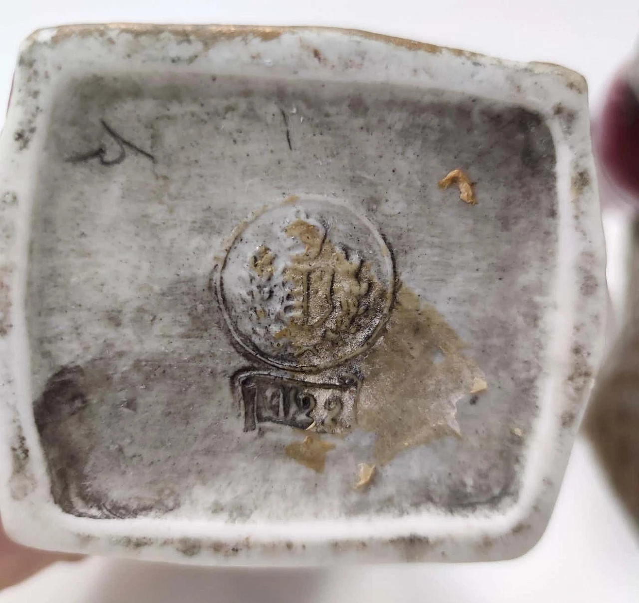 Coppia di bottiglie da liquore in ceramica raffiguranti un re e una regina, anni '60 7