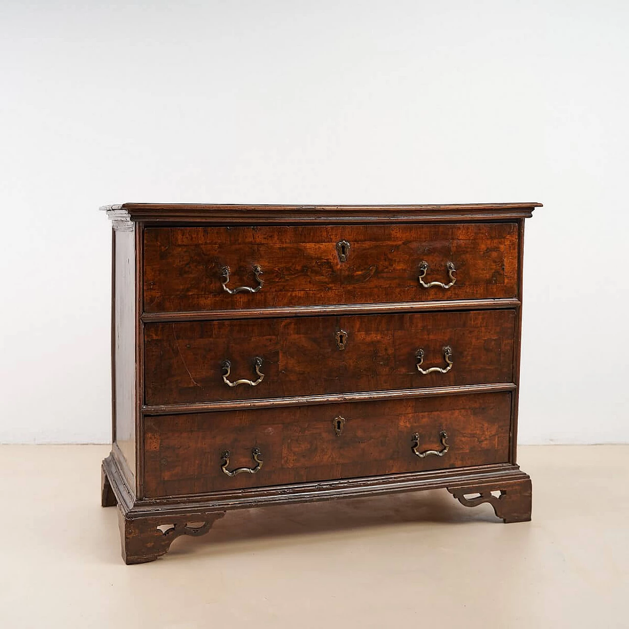 Three-drawer wooden chest of drawers, 17th century 1