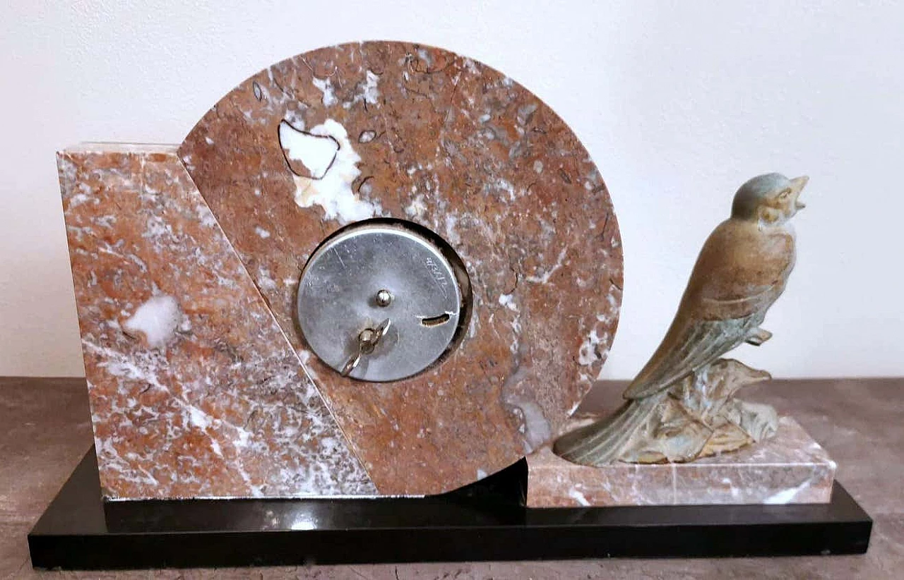 Orologio in marmo con uccello in metallo Art Decò, anni '30 13