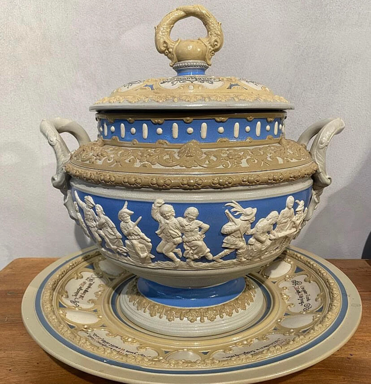 Decorated ceramic soup tureen for Villeroy and Boch, early 20th century 2