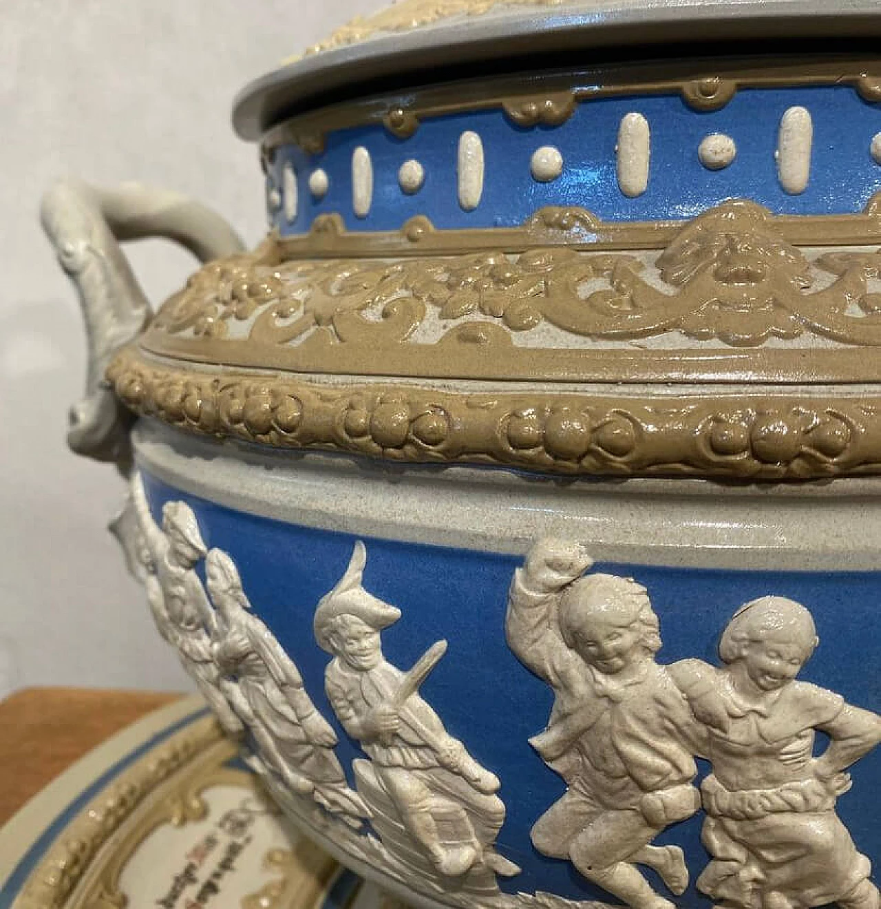 Zuppiera in ceramica decorata per Villeroy e Boch, inizio '900 5