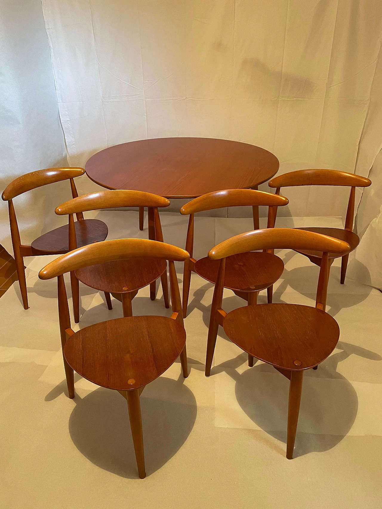 Tavolo rotondo Heart di Hans Wegner per Fritz Hansen con 6 sedie, anni '50 11