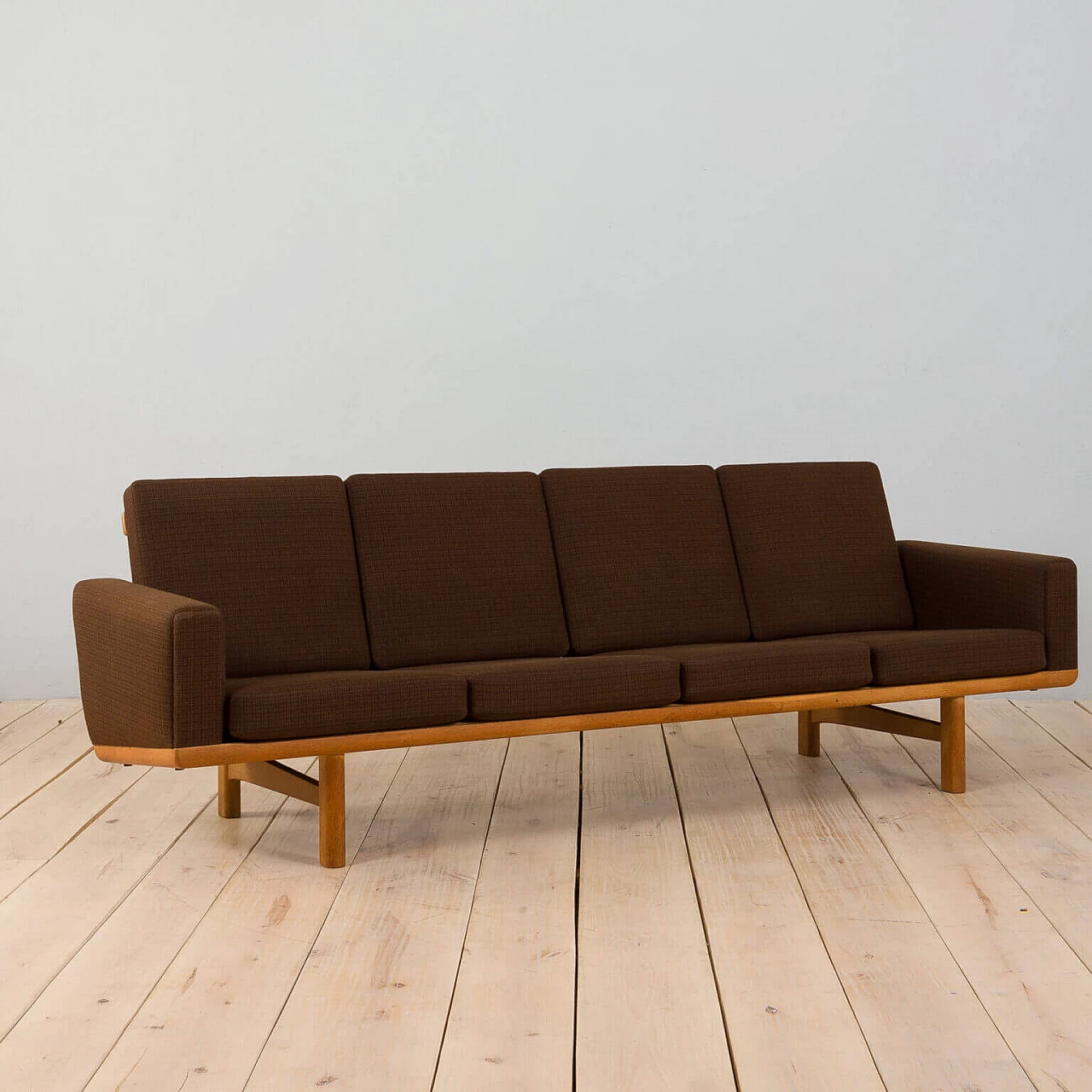 Divano quattro posti GE-236 di Hans Wegner per Getama, anni '50 4