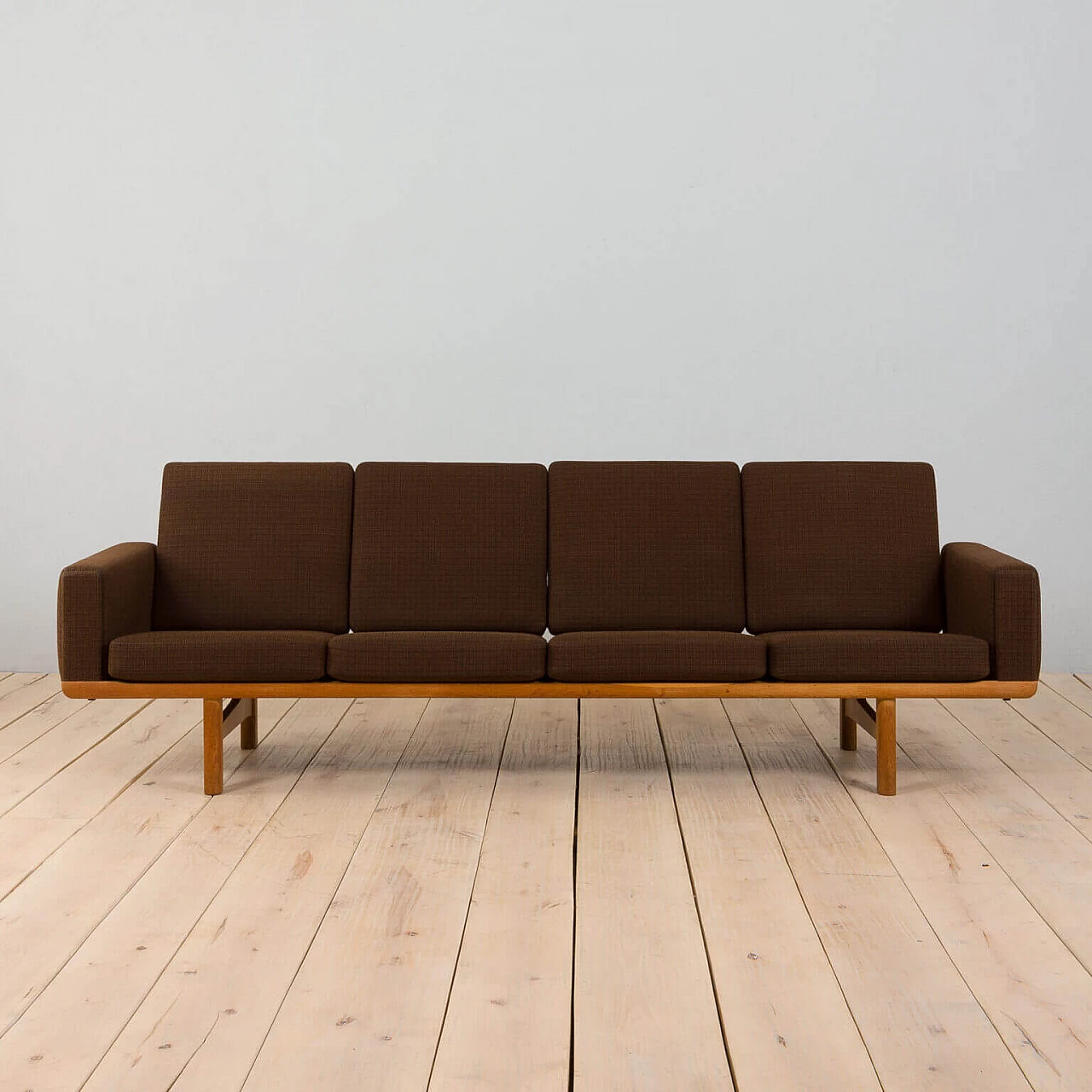 GE-236 four-seater sofa by Hans Wegner for Getama, 1950s 5