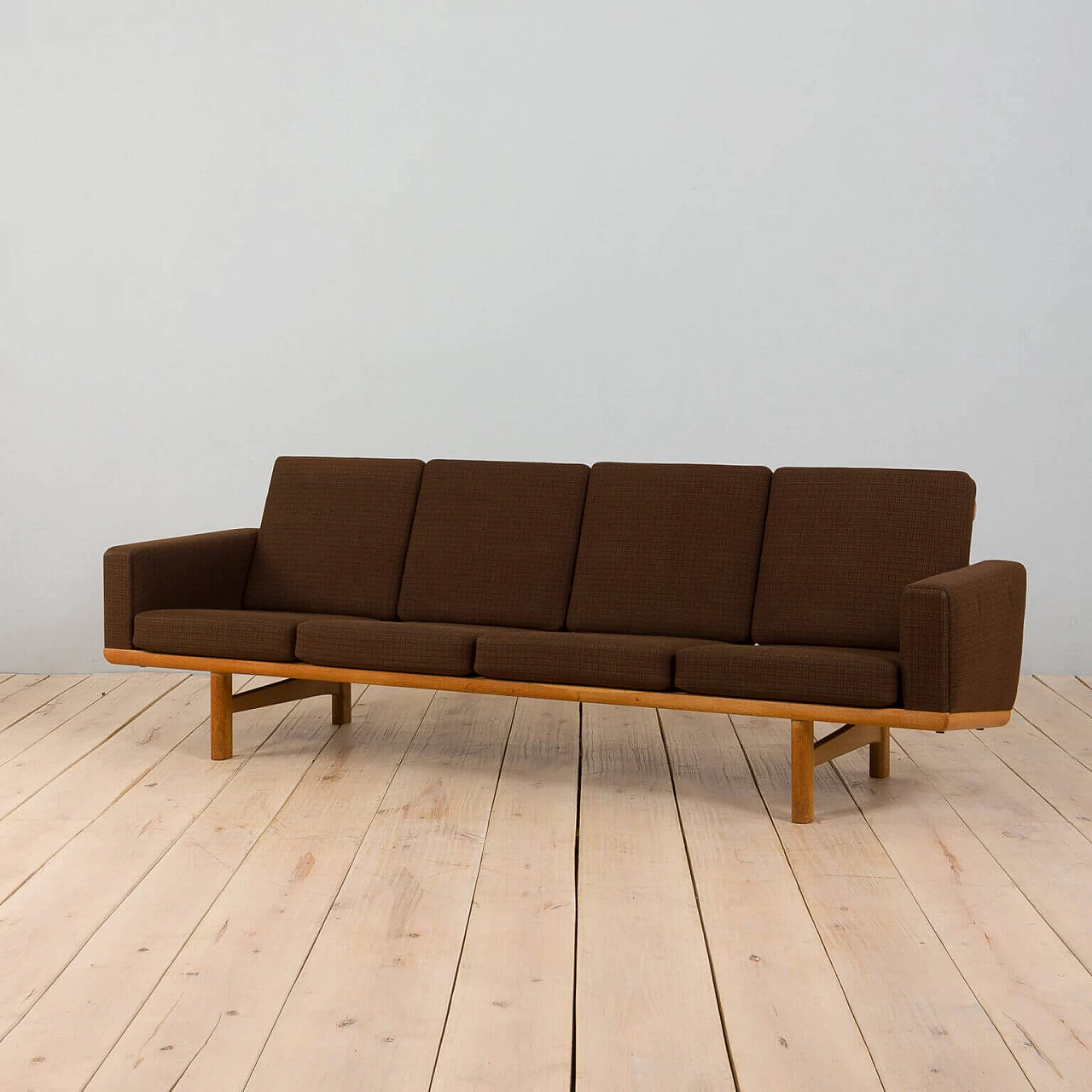 Divano quattro posti GE-236 di Hans Wegner per Getama, anni '50 6