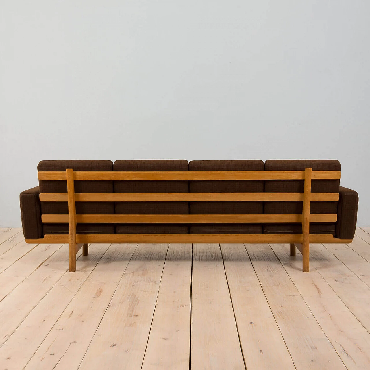 GE-236 four-seater sofa by Hans Wegner for Getama, 1950s 9