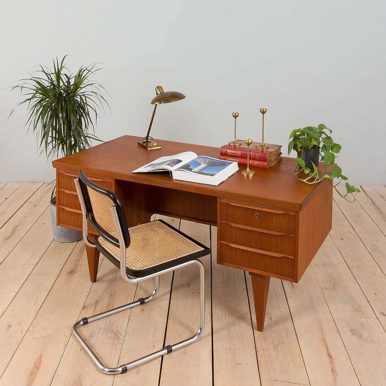 Danish teak desk in the style of Illum Wikkelso, 1960s | intOndo