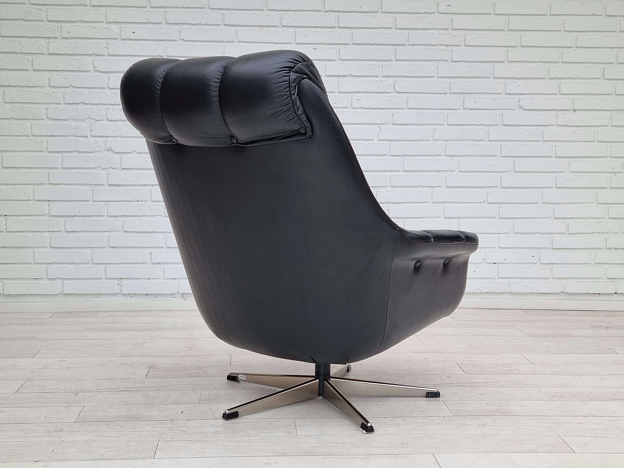 Danish black leather swivel armchair, 1970s 5