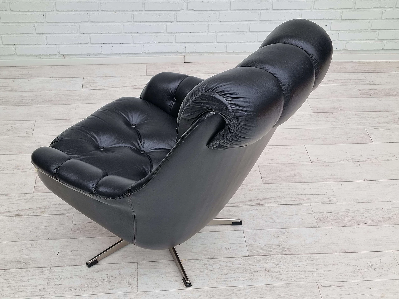 Danish black leather swivel armchair, 1970s 8
