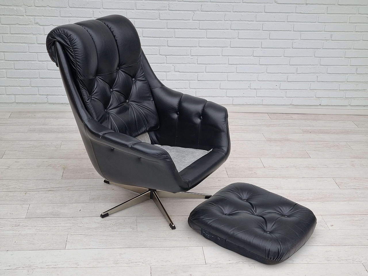 Danish black leather swivel armchair, 1970s 12