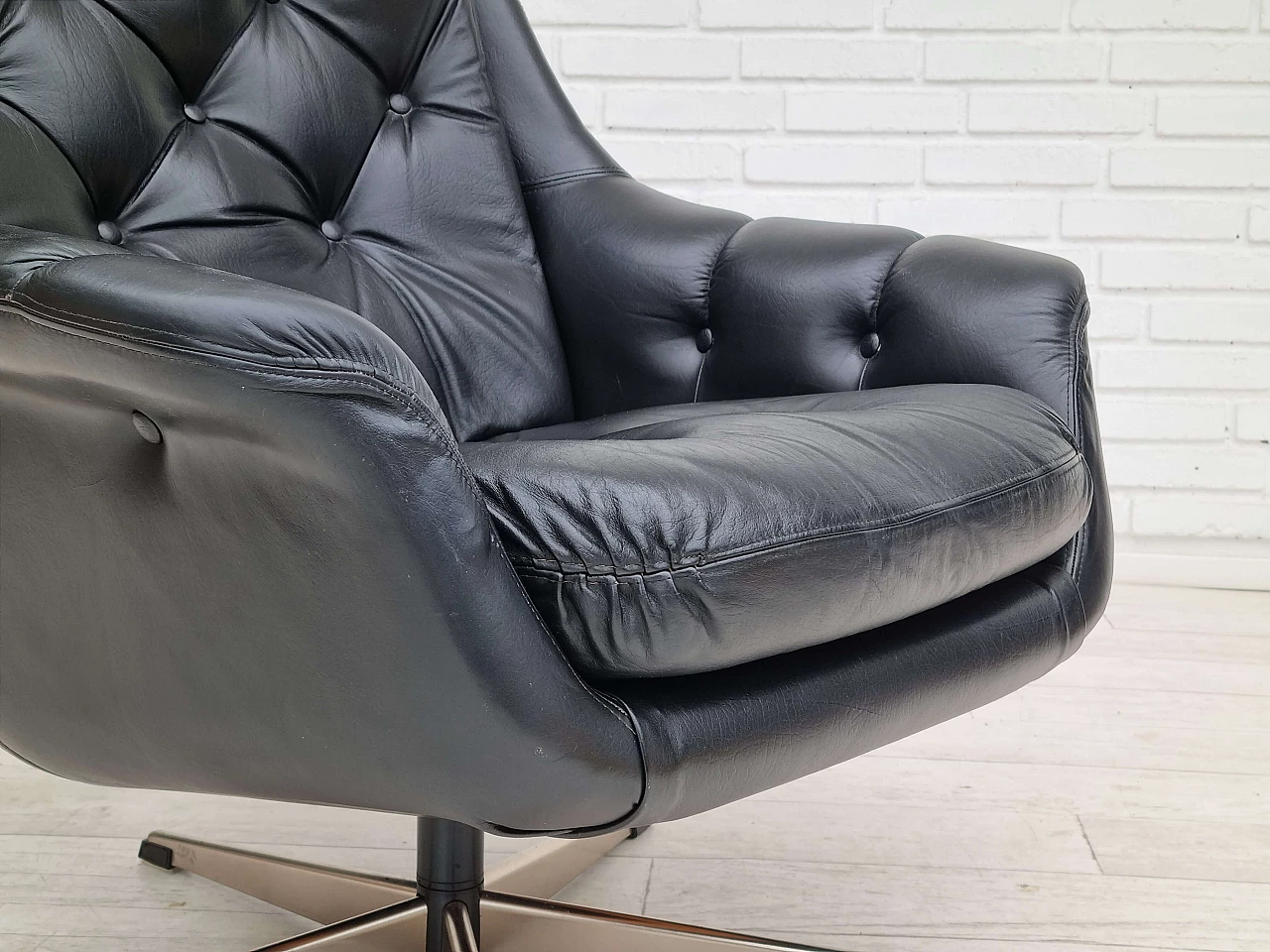 Danish black leather swivel armchair, 1970s 14