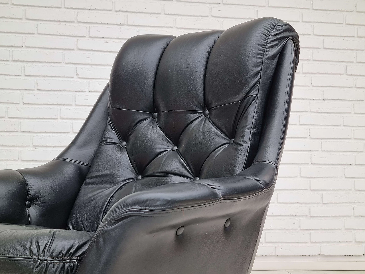 Danish black leather swivel armchair, 1970s 15