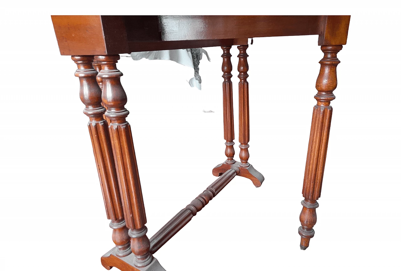 Tavolino pieghevole in legno con gambe tornite, anni '50 1