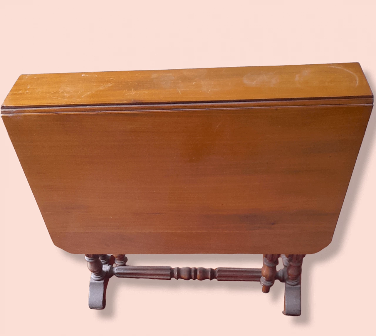 Tavolino pieghevole in legno con gambe tornite, anni '50 7