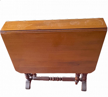 Tavolino pieghevole in legno con gambe tornite, anni '50