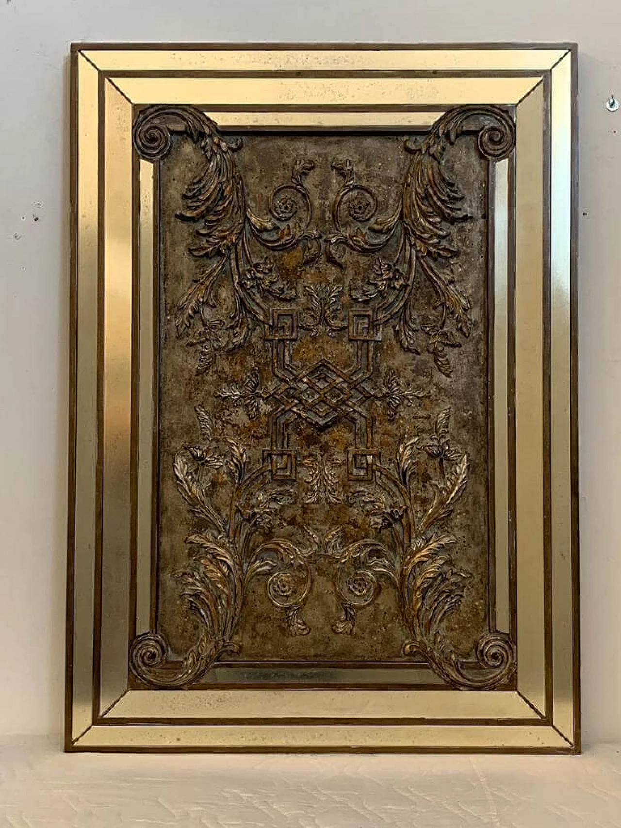 Pannello con cornice a specchio con elementi decorativi in ​​rilievo, anni '80 1