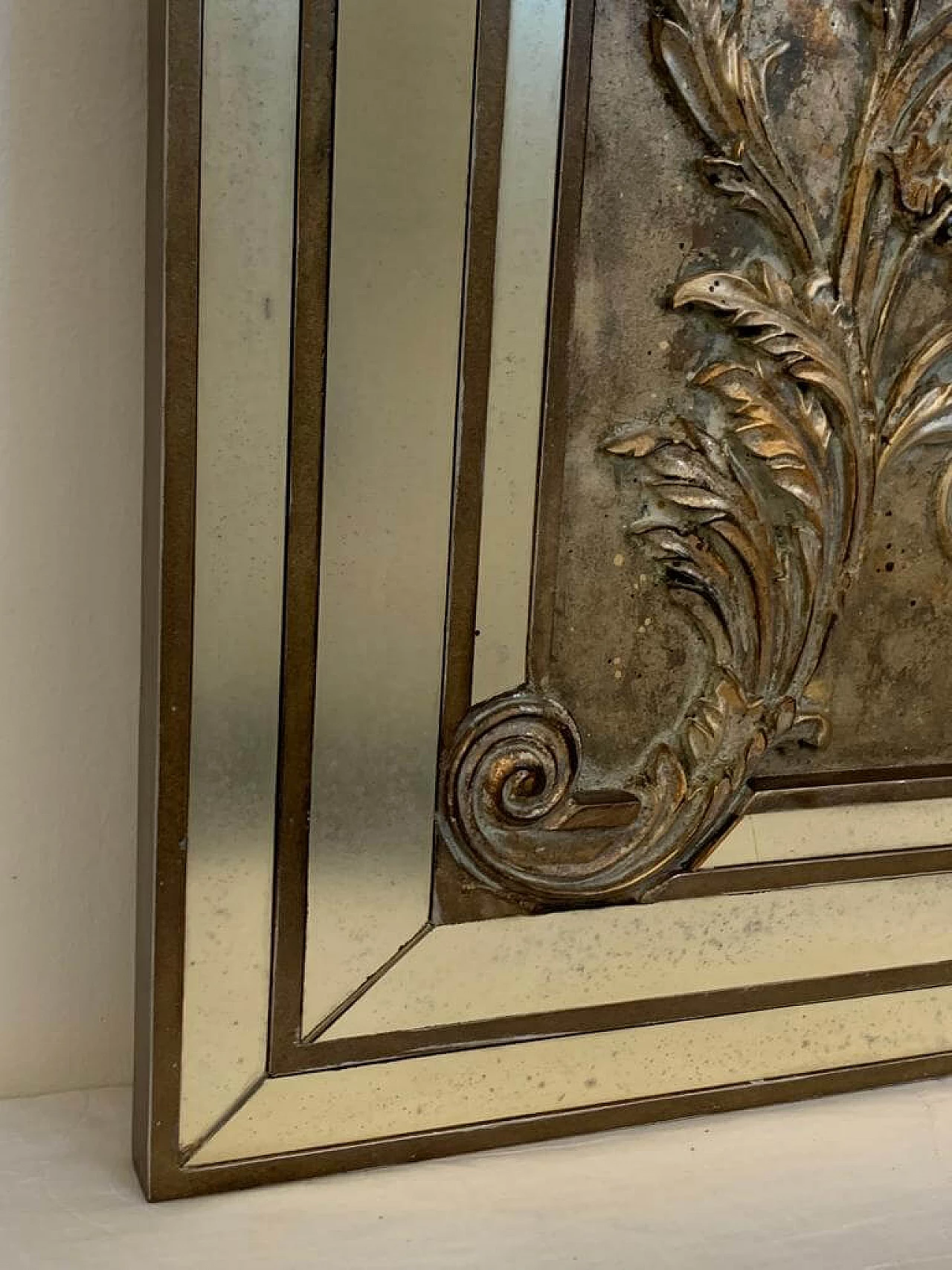 Pannello con cornice a specchio con elementi decorativi in ​​rilievo, anni '80 7