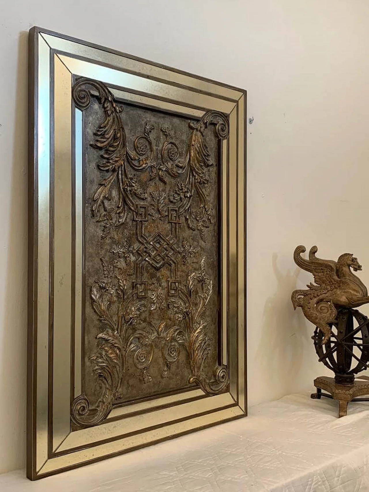Pannello con cornice a specchio con elementi decorativi in ​​rilievo, anni '80 8