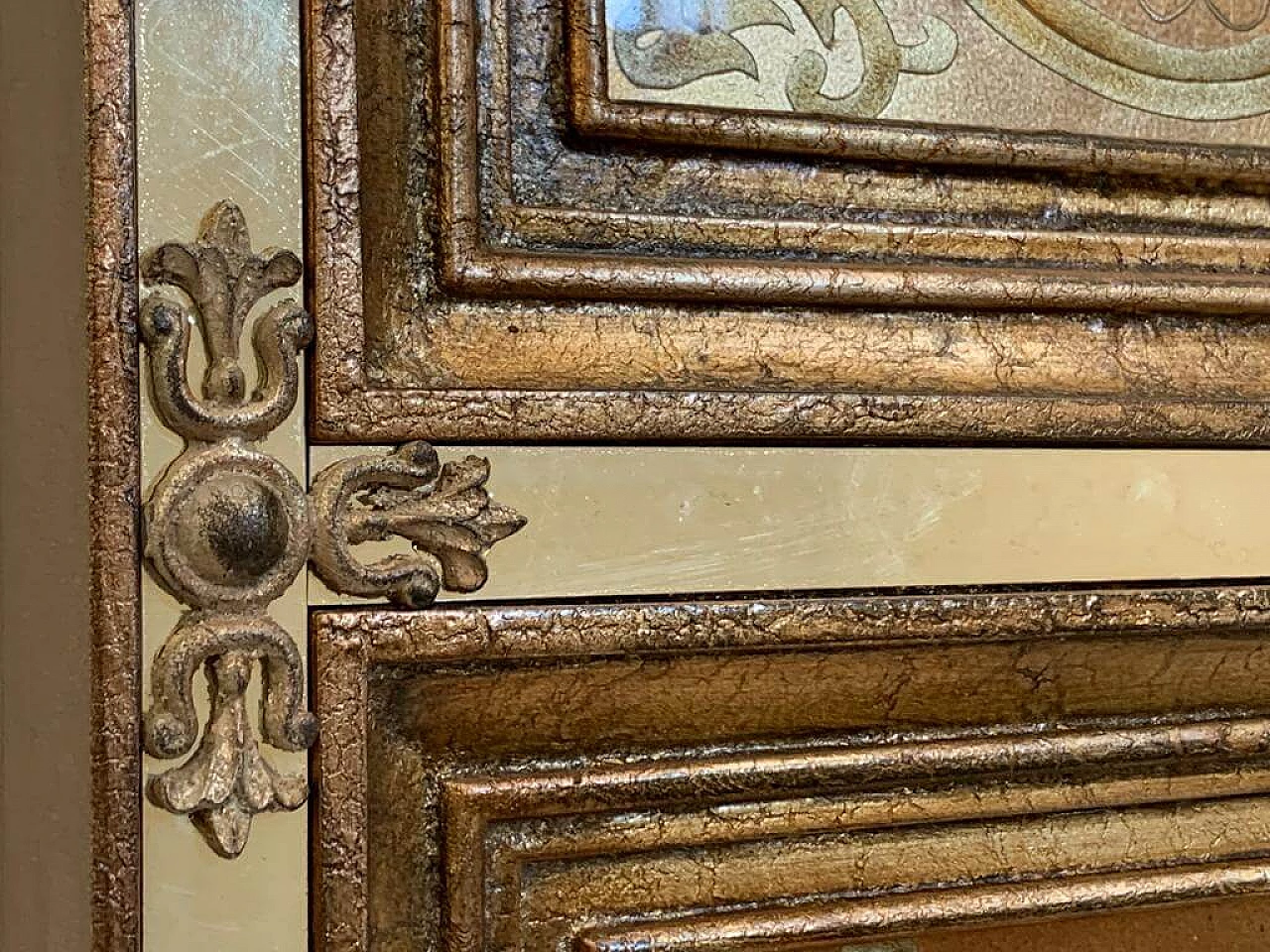 Decorative engraved and gilded mirror panel with lacquered frame, 1990s 10