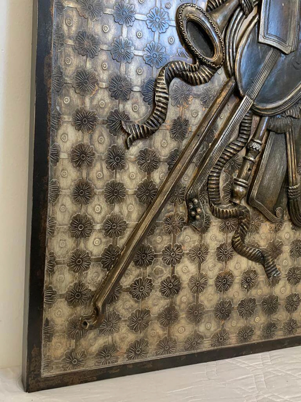 Pannello decorativo in resina scolpita su legno di Lam Lee, anni '90 2