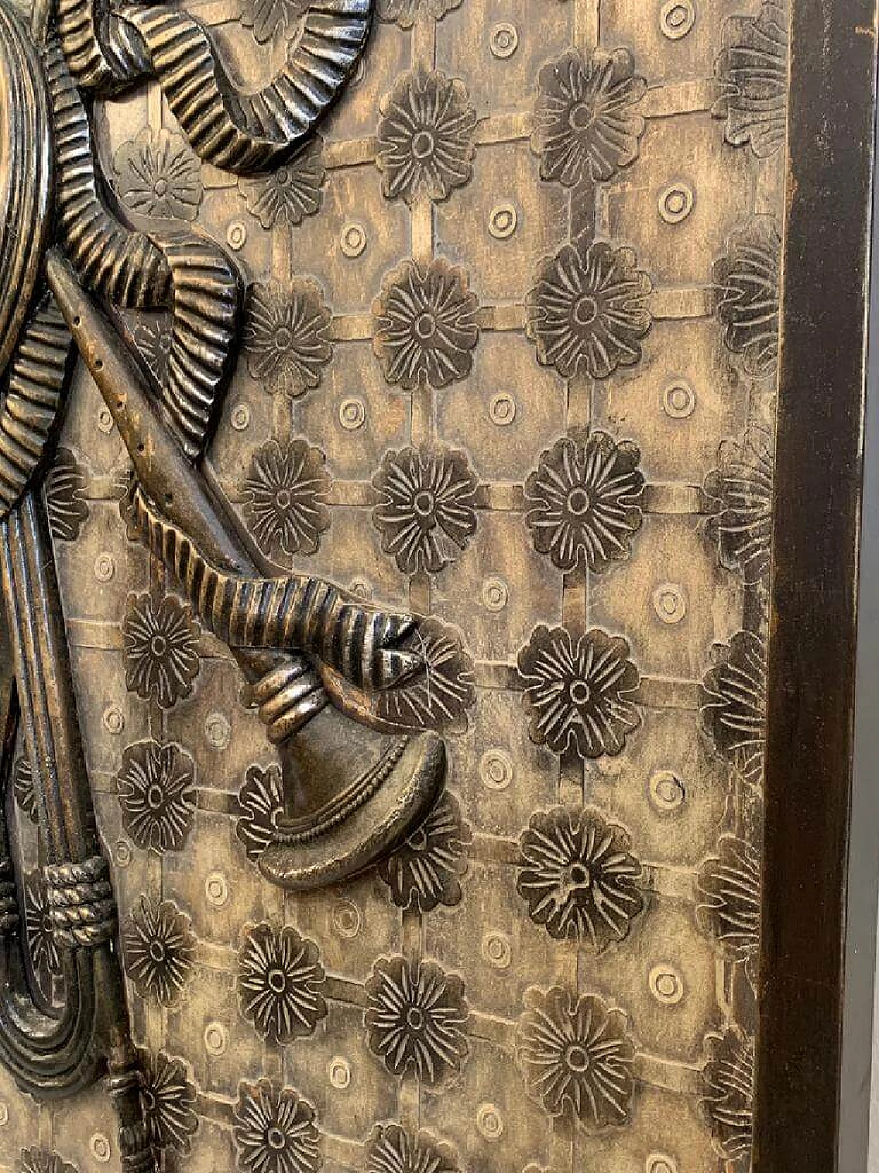 Pannello decorativo in resina scolpita su legno di Lam Lee, anni '90 4