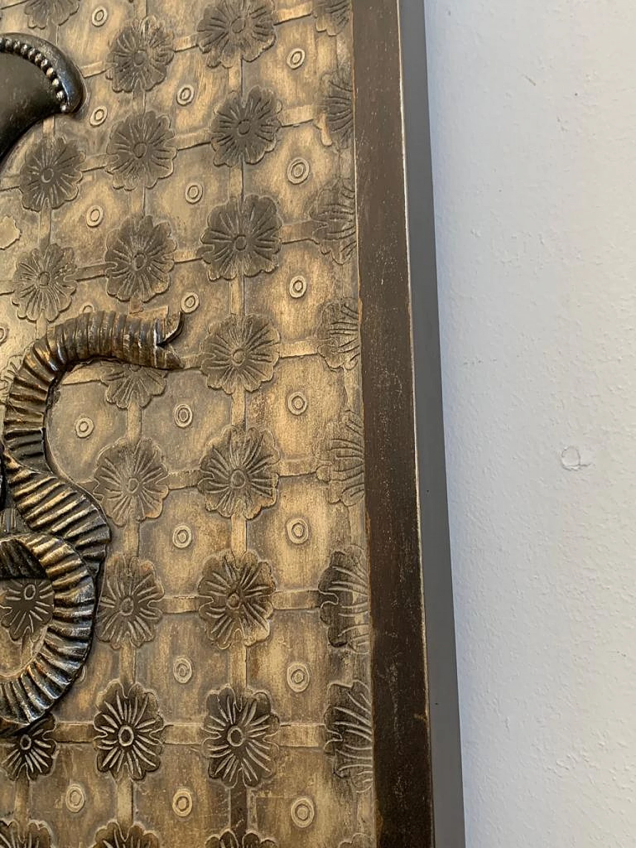 Pannello decorativo in resina scolpita su legno di Lam Lee, anni '90 5